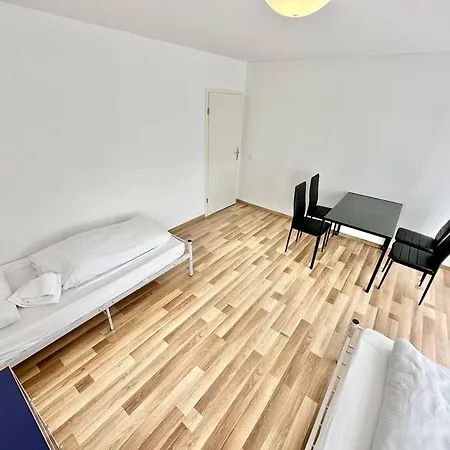 Lakeview Terrace Apartment